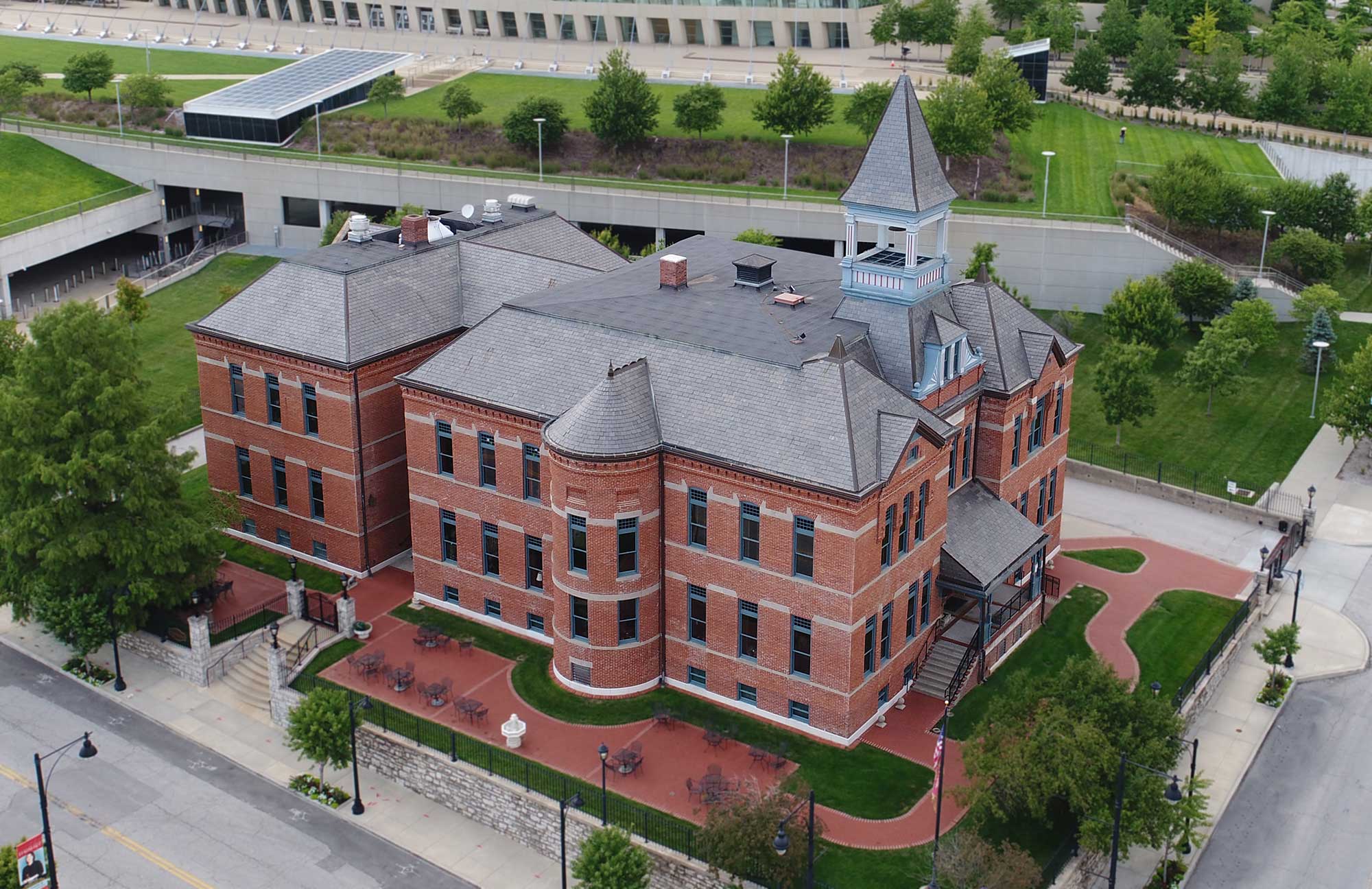 ster House Gracefully Exits the KC Antiques Scene Circle Auction